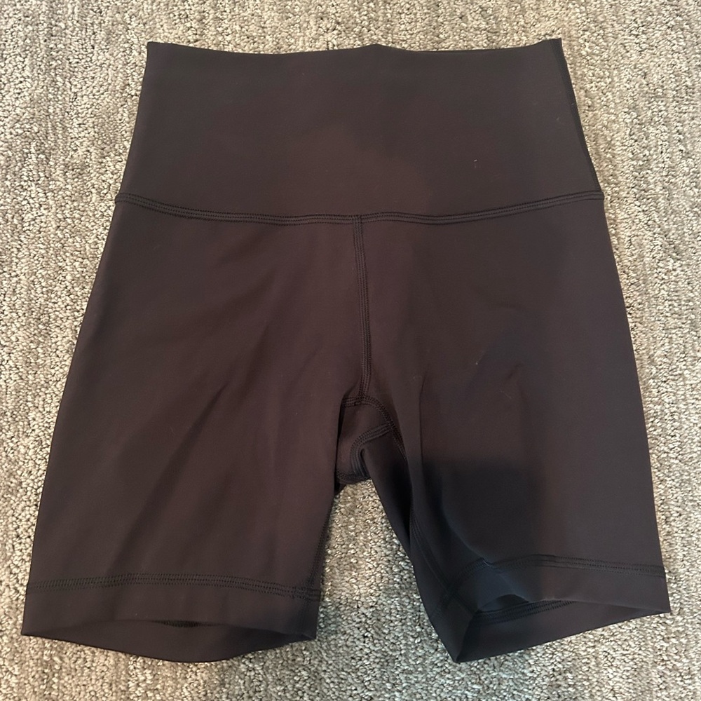 Wonder train black high-rise short